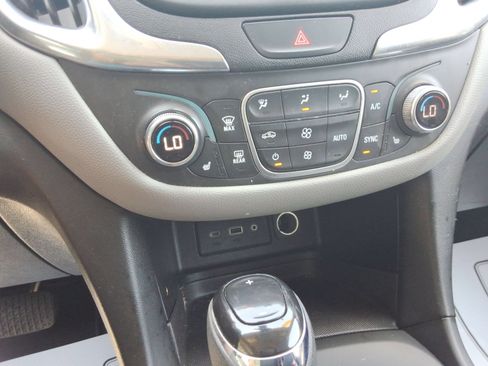 Used 2020 Chevrolet Equinox LT w/ Driver Convenience Package AWD/4WD image 17