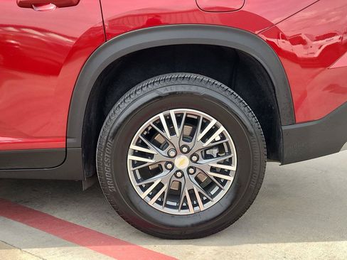 Certified 2025 Chevrolet Traverse LT w/ Driver Confidence Package FWD image 32
