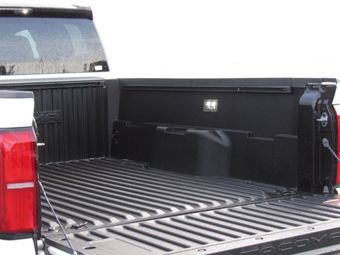 Certified 2025 Toyota Tacoma SR5 AWD/4WD image 9