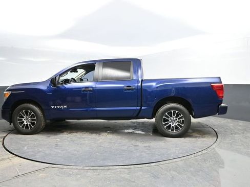 Used 2022 Nissan Titan SV image 6