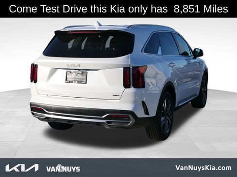 Used 2023 Kia Sorento EX image 2