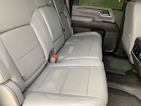 Used 2025 Chevrolet Silverado 2500 LTZ w/ LTZ Convenience Package AWD/4WD image 18