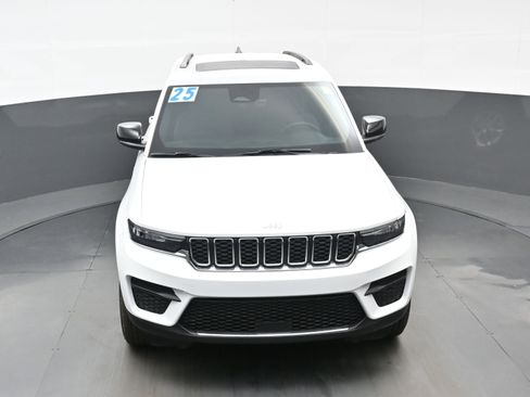 Used 2025 Jeep Grand Cherokee Laredo X w/ Luxury Tech Group I image 41