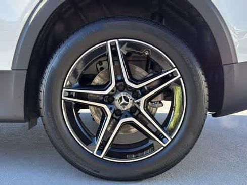 Used 2026 Mercedes-Benz GLB 250 4MATIC image 9