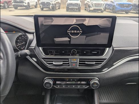 Used 2024 Nissan Altima 2.0 SR image 29