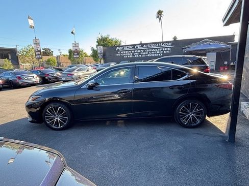 Used 2024 Lexus ES 300h w/ Premium Package FWD image 9