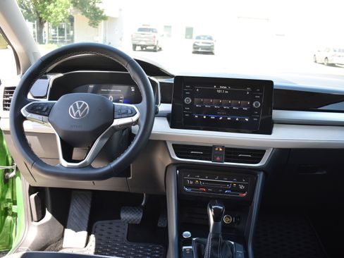 Used 2025 Volkswagen Taos SE FWD image 31