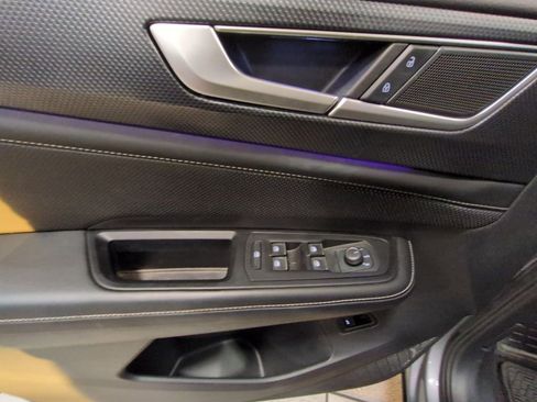 Used 2024 Volkswagen Atlas Cross Sport SEL R-Line image 10