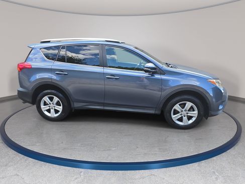 Used 2013 Toyota RAV4 XLE AWD/4WD image 4