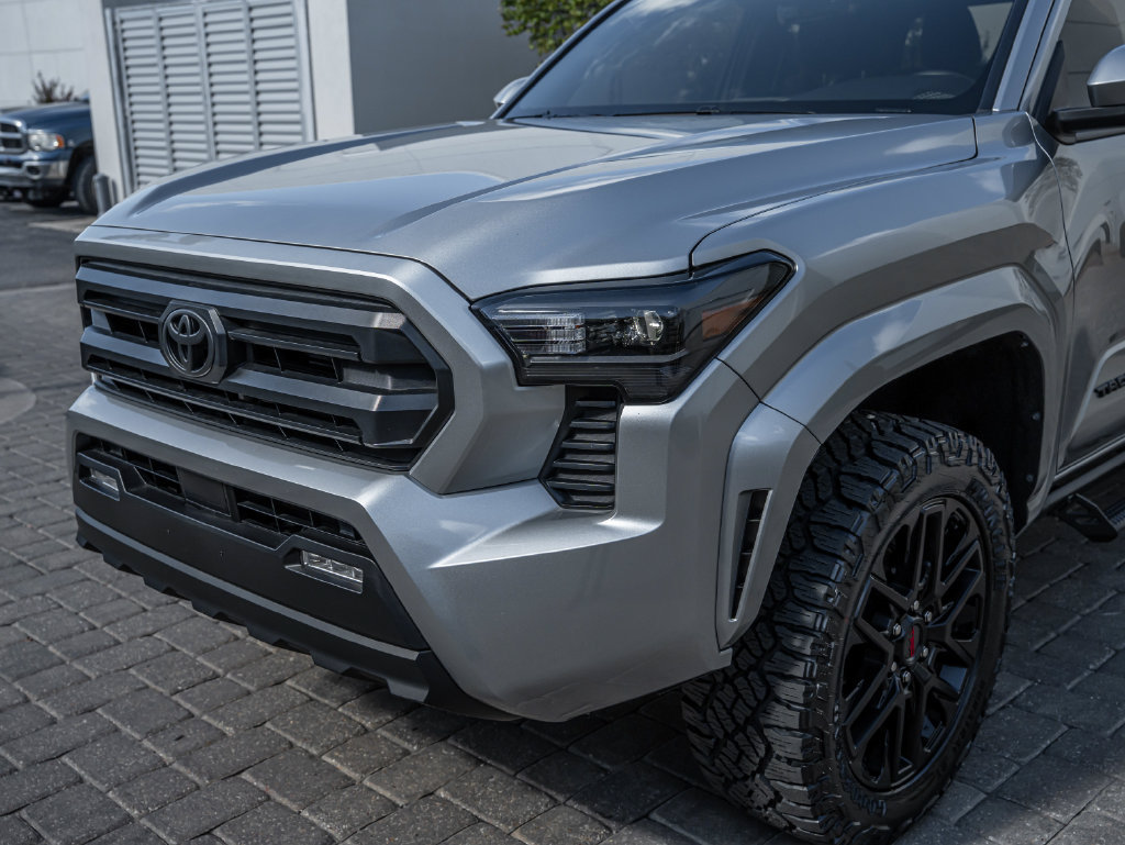 Used 2026 Toyota Tacoma SR5 AWD/4WD image 3