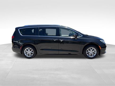 Used 2021 Chrysler Pacifica Touring-L FWD image 8