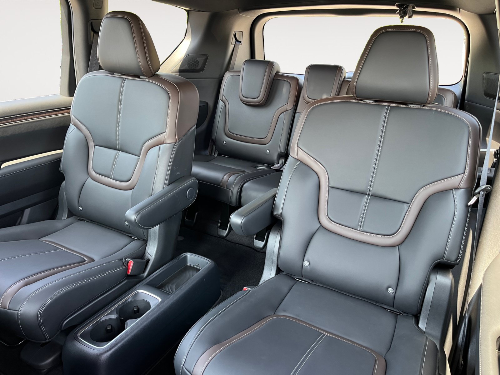 Used 2025 Nissan Armada SL w/ Captain's Chari Seat Package AWD/4WD image 16