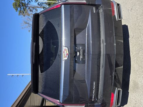 Used 2024 Cadillac Escalade ESV Premium Luxury Platinum image 3