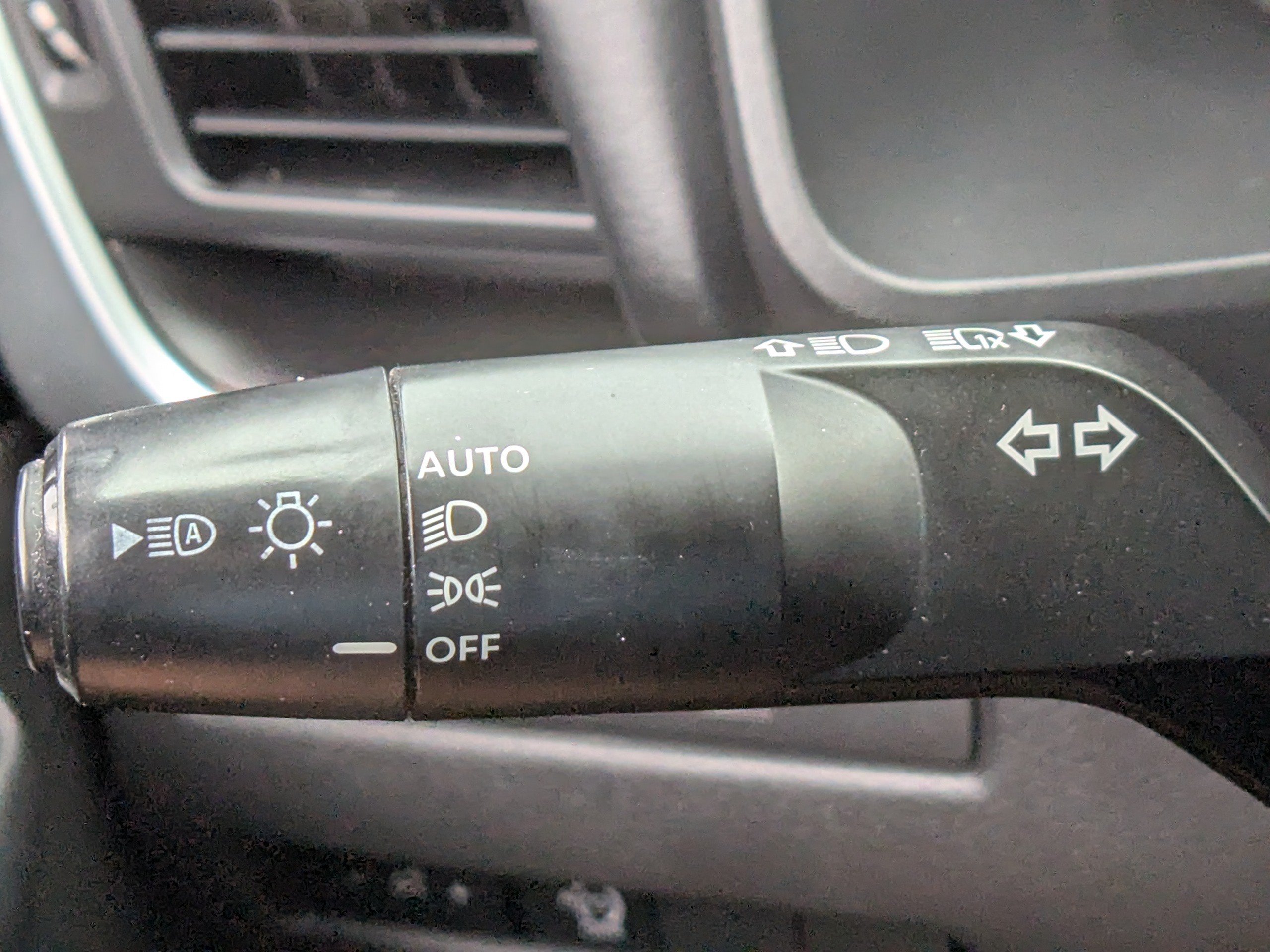 Used 2023 Nissan Rogue S FWD image 26