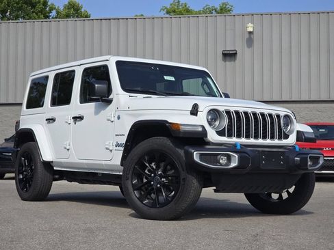 Used 2024 Jeep Wrangler Unlimited Sahara AWD/4WD image 1