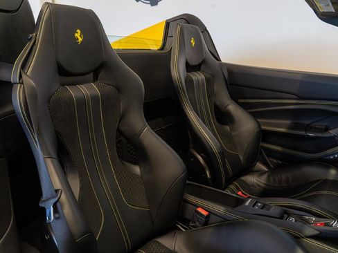 Used 2021 Ferrari F8 Tributo image 34