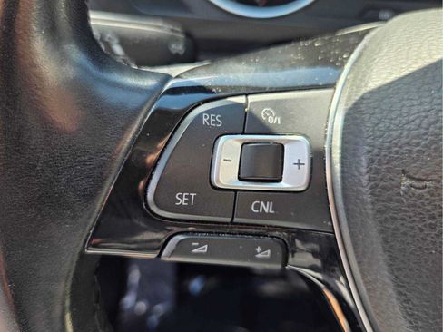 Used 2018 Volkswagen Tiguan SE FWD image 29
