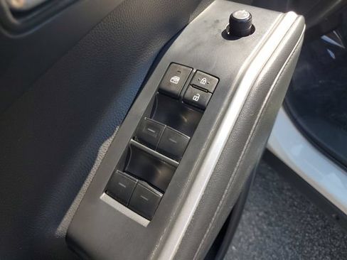 Used 2023 Toyota Highlander XLE FWD image 22