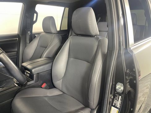 Used 2023 Lexus GX 460 Premium w/ Premium Package image 23