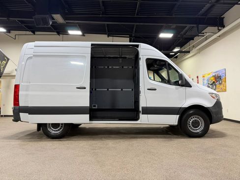 Used 2020 Mercedes-Benz Sprinter 2500 image 21