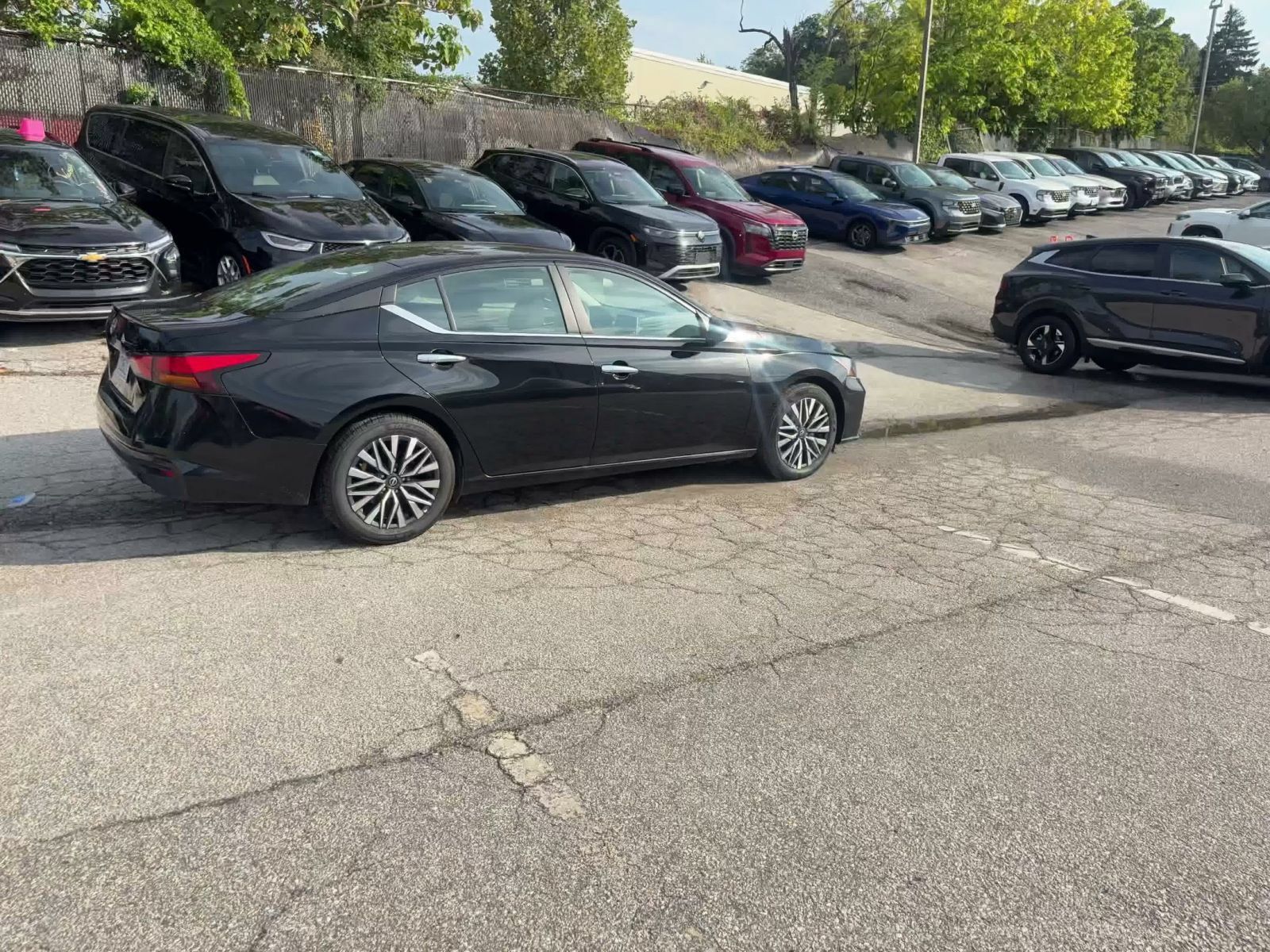 Used 2025 Nissan Altima 2.5 SV FWD image 14