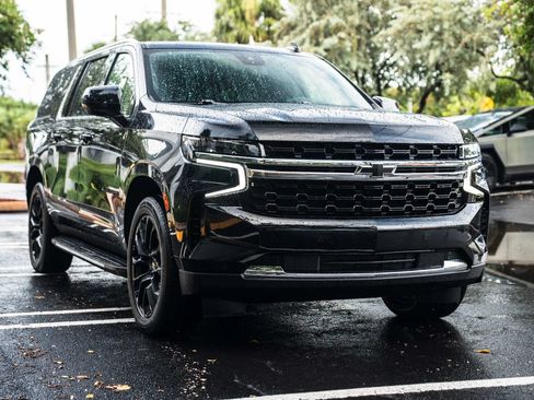 Used 2023 Chevrolet Suburban LS w/ Driver Alert Package RWD image 2
