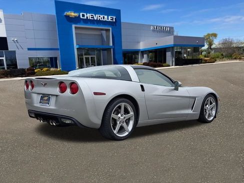 Used 2005 Chevrolet Corvette Coupe w/ Preferred Equipment Group RWD image 23