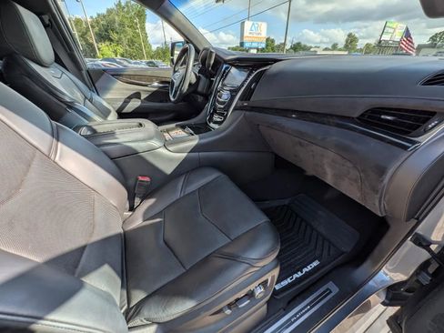 Used 2019 Cadillac Escalade Platinum AWD/4WD image 7