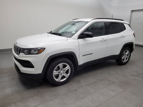 Used 2024 Jeep Compass Latitude image 2