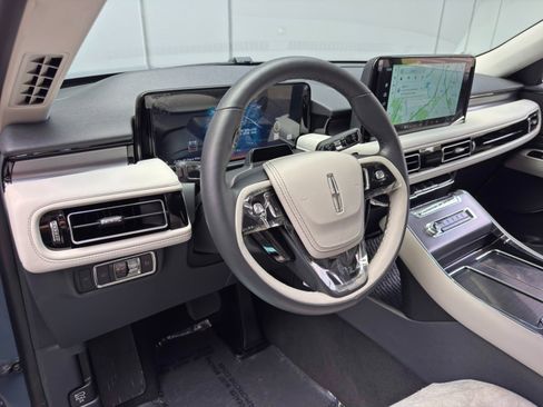Used 2026 Lincoln Aviator AWD image 14