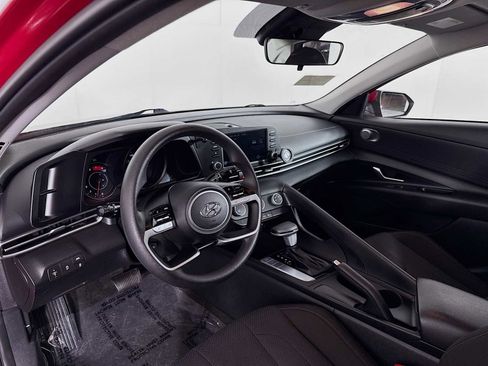 Used 2022 Hyundai Elantra SE w/ Cargo Package image 9