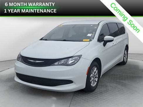 Used 2022 Chrysler Voyager LX image 1