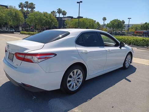 Used 2018 Toyota Camry LE FWD image 8