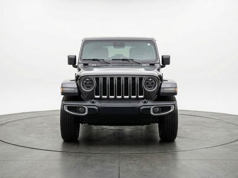 Used 2025 Jeep Wrangler Sahara image 2