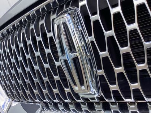 Used 2021 Lincoln Corsair AWD w/ Premium Package image 4