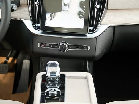 New 2026 Volvo XC90 T8 Plus image 28