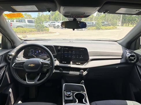 Used 2026 Chevrolet Equinox LT FWD image 12