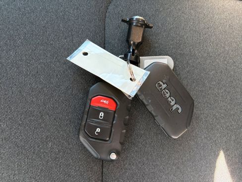 Used 2025 Jeep Wrangler Unlimited Sport AWD/4WD image 31