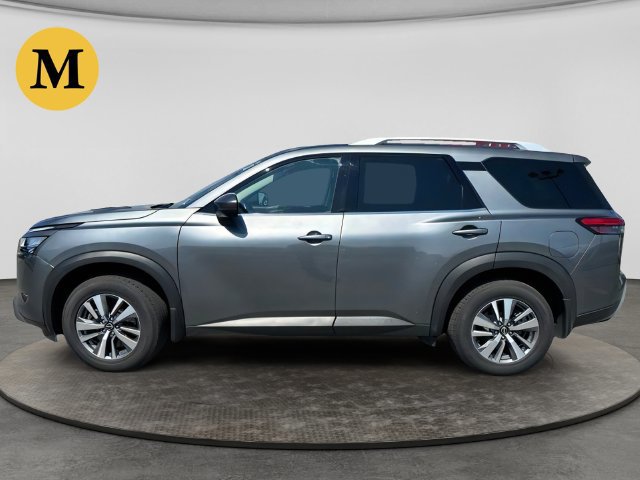 Used 2023 Nissan Pathfinder SL AWD/4WD image 2