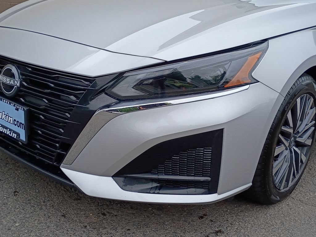 Used 2025 Nissan Altima 2.5 SV FWD image 11