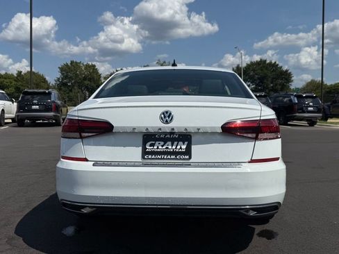 Used 2022 Volkswagen Passat 2.0T SE FWD image 6
