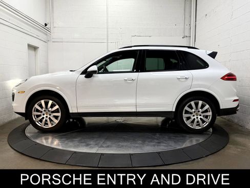 Used 2017 Porsche Cayenne AWD/4WD image 6