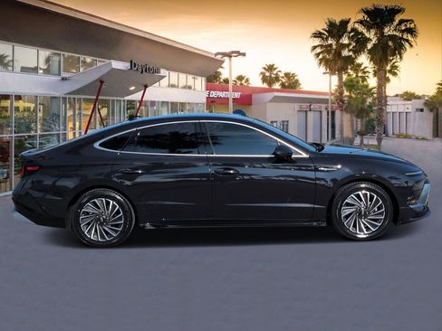 Used 2024 Hyundai Sonata SEL FWD image 2