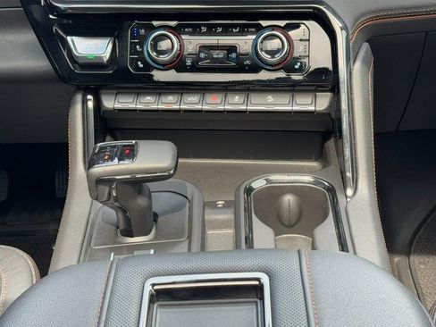 Used 2022 GMC Sierra 1500 AT4 w/ AT4 Preferred Package AWD/4WD image 14