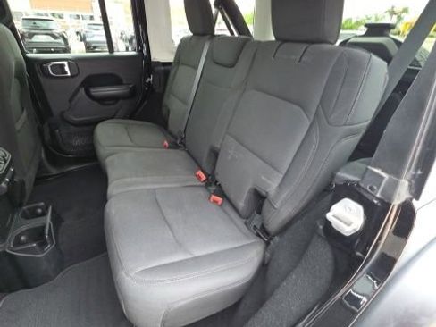 Used 2018 Jeep Wrangler Unlimited Sport S AWD/4WD image 15