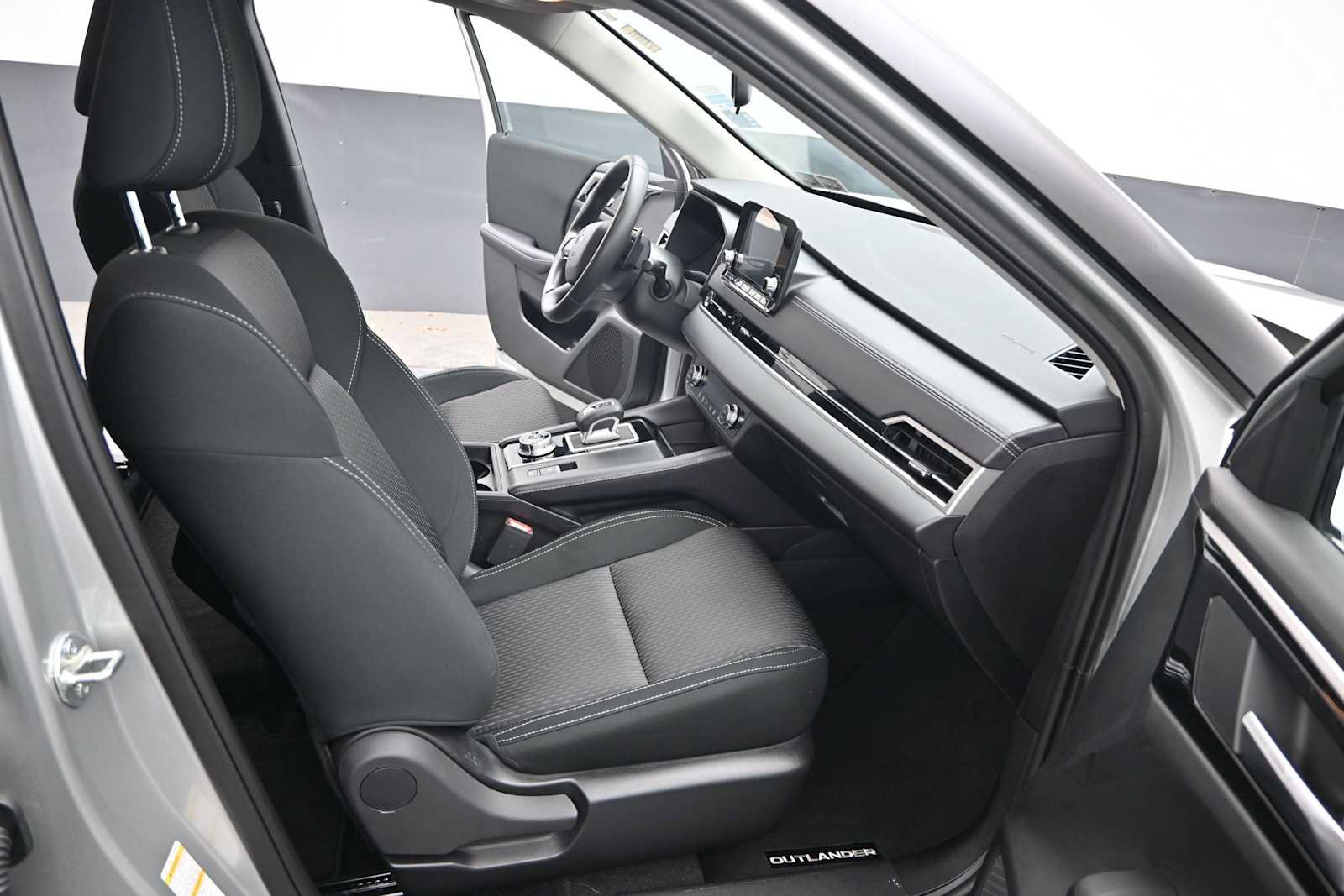 Used 2024 Mitsubishi Outlander ES AWD/4WD image 22