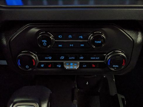 Certified 2025 Ford Bronco Badlands AWD/4WD image 12