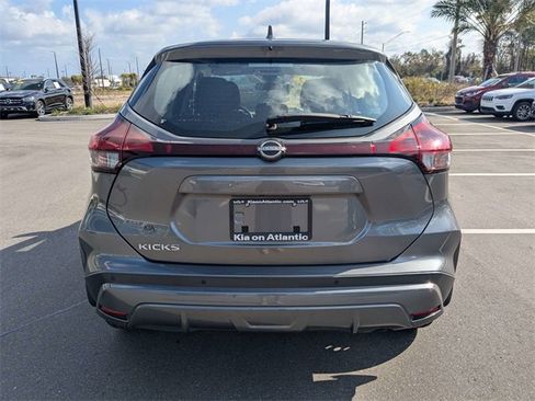 Used 2022 Nissan Kicks S image 4