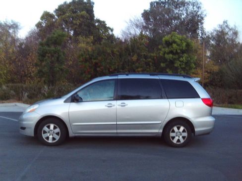 Used 2004 Toyota Sienna XLE FWD image 8
