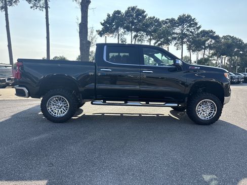 Used 2025 Chevrolet Silverado 1500 LTZ w/ LTZ Premium Package AWD/4WD image 13